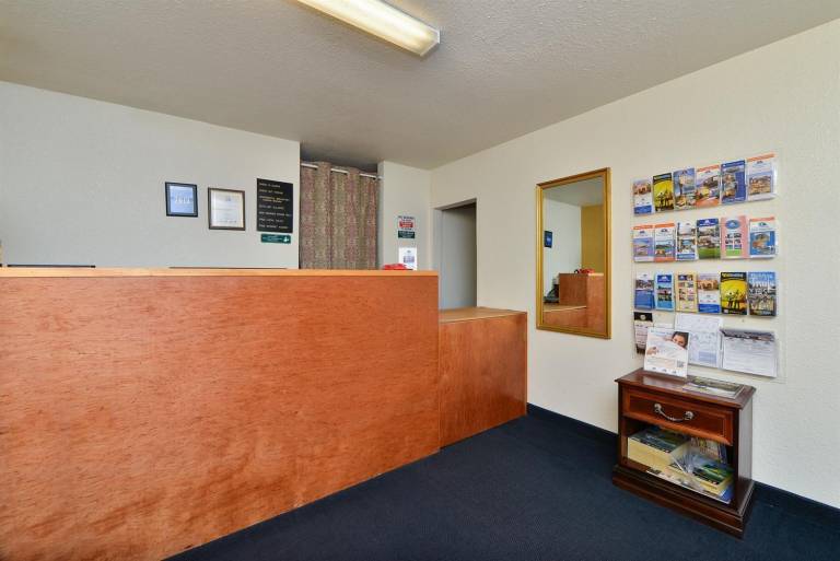 Americas Best Value Inn & Suites - Redding, CA — photo 3