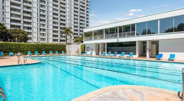 The violet-Santa Monica highrise beach front&view in Marina, CA