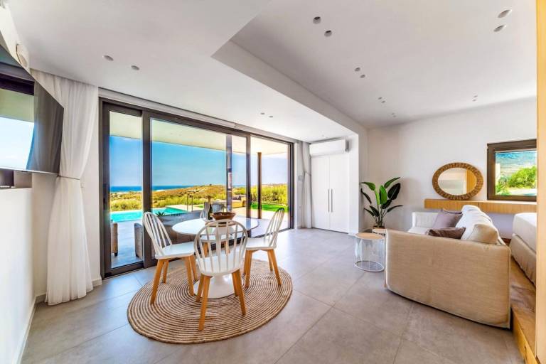 Charming villa with pool, patio & garden | Sea view | Dogs allowed — photo 2