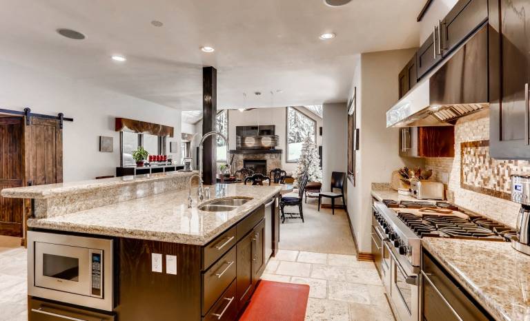 Family-oriented spacious duplex with garden, hot tub & barbeque | Mountain view | Dogs allowed — photo 3