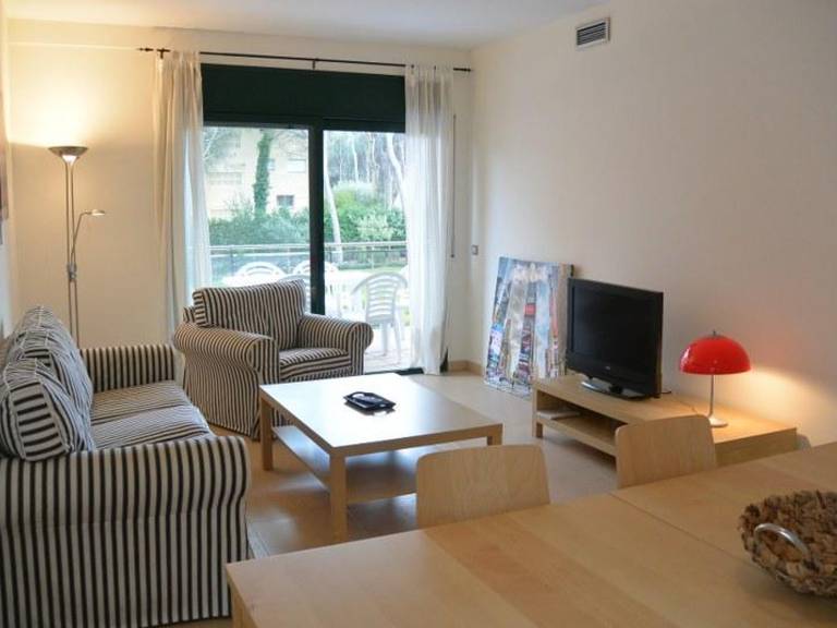 Luxury Apartment with Golf View, Pool, and Near Beach in Pals – Sleeps 6 — photo 4