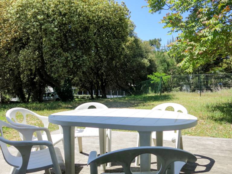 Rental apartment with patio, BBQ & garden | Next to the beach | Pets allowed — photo 2