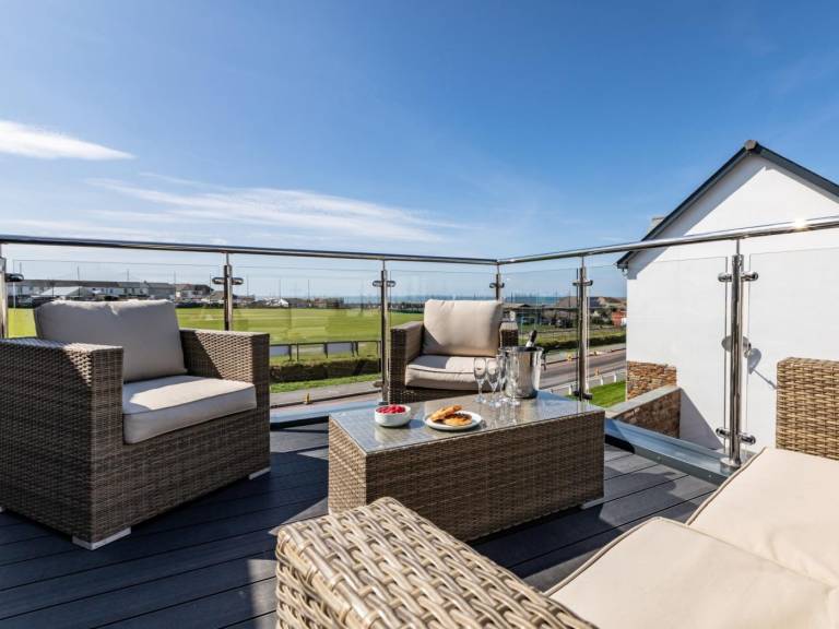 Cottage with hot tub & garden | Water view in Bideford