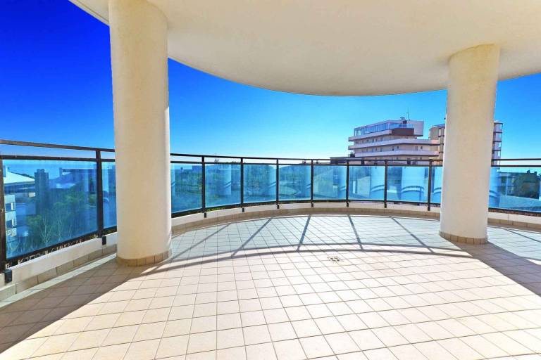 Holiday apartment with air conditioning and balcony near the beach — photo 2