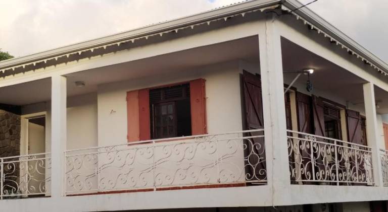 Haut de villa creole vue sur mer