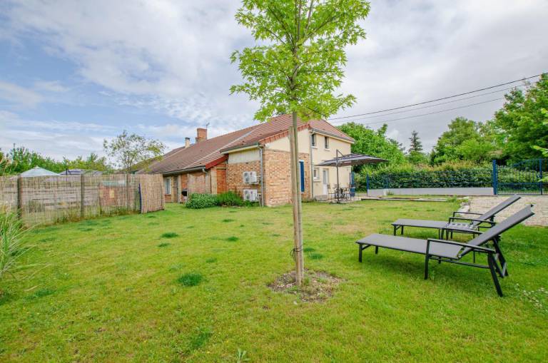 Gite with barbecue, garden & terrace — photo 3