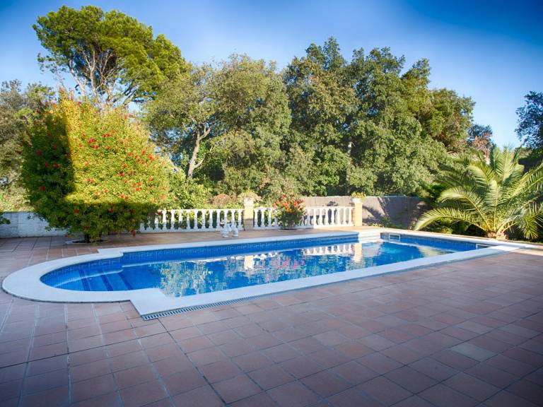 House with private pool & yard | Pets are welcome — photo 2