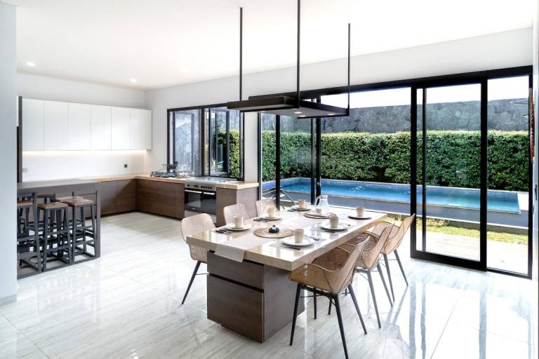 Villa in Bandung with Swimming Pool, Netflix & BBQ in Bandung