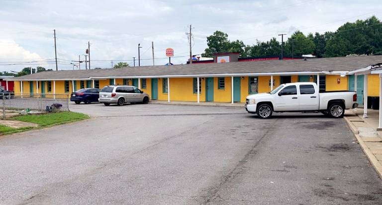 LAMPLIGHTER INN — photo 3