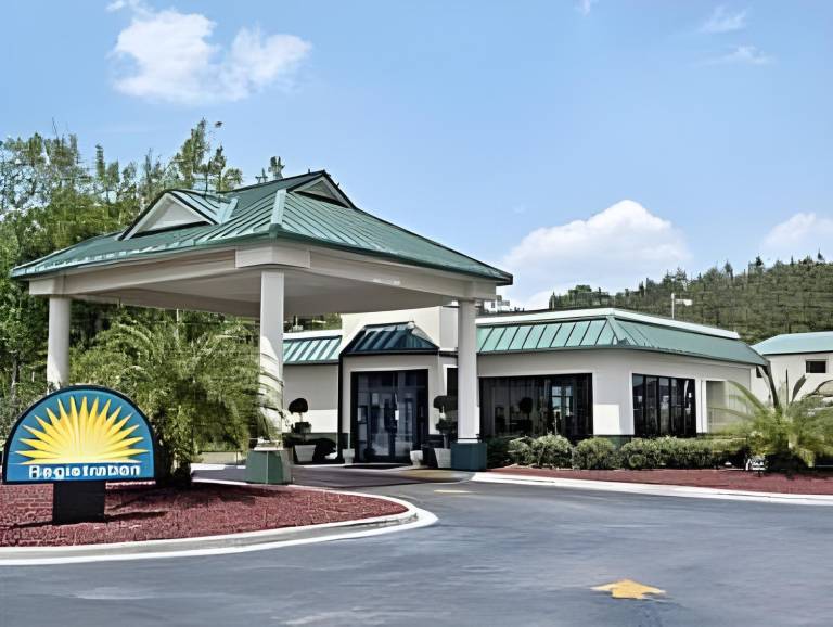 Days Inn by Wyndham Richmond Hill/Savannah in Richmond Hill, GA