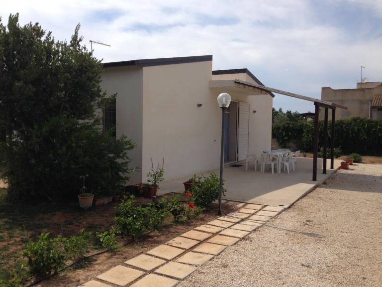 House with barbecue & garden — photo 3