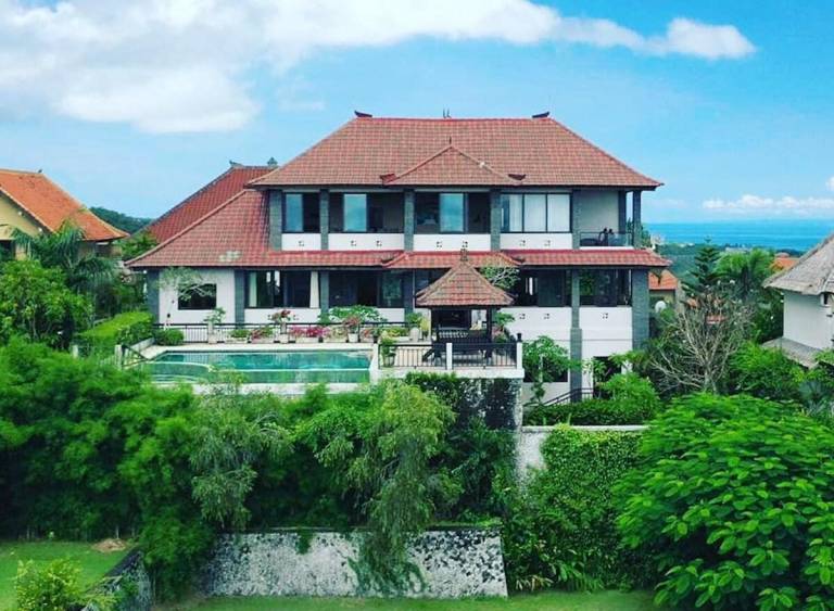 Villa with hot tub & pool | Perfect for remote work | Dogs allowed in Pecatu