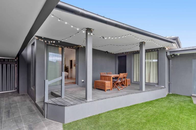 Stunning Studio Apartment Near Public Transport