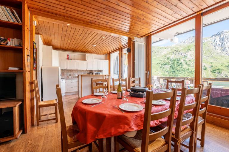 Apartment 'Shamrock 2B' with Mountain View, Balcony and Wi-Fi in Tignes