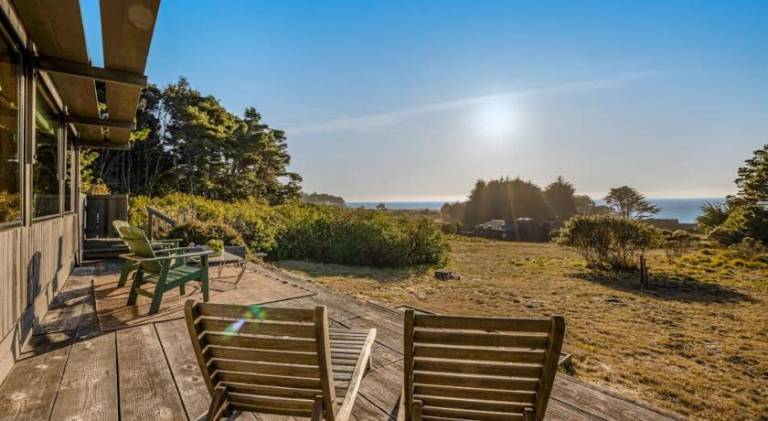 Big vacation home with hot tub | Good for workation | Dogs allowed in Sonoma, CA