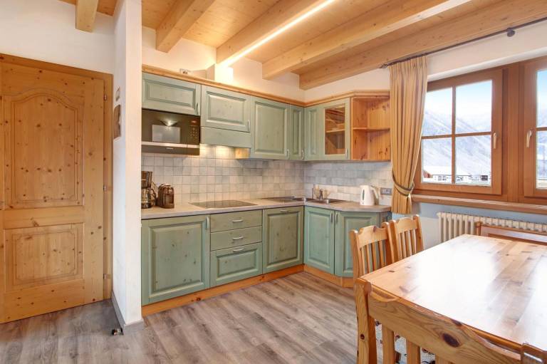 Chalet with yard | Lake view — photo 3