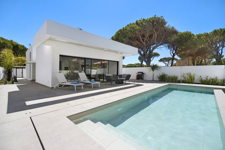 Villa with patio, private pool & BBQ — photo 3