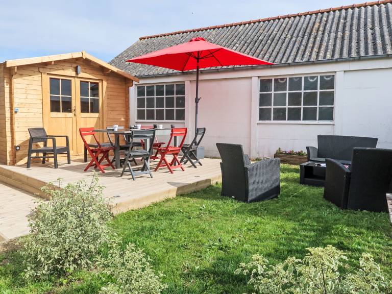 House with patio, grill & yard — photo 4