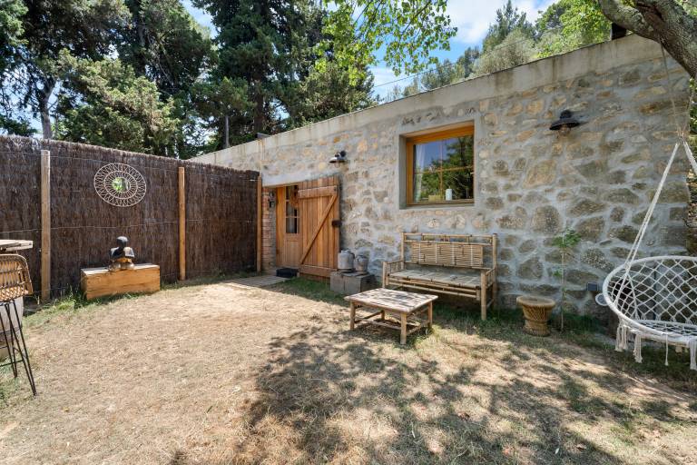 Samadhi Holiday Home with Mountain Views, Wi-Fi, and Air Conditioning — photo 3