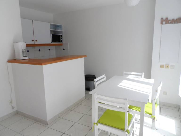 Apartment with pool — photo 4