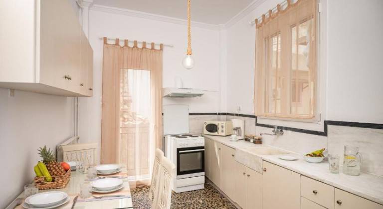 Holiday apartment with patio & hot tub | Perfect for remote work — photo 2