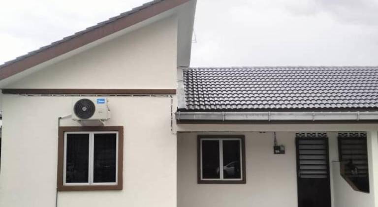 D Parking Homestay Klia Sepang Budget Murah