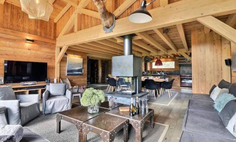 Chalet, Ground floor, terrace, balcony, fireplace or stove, 800m², Morzine — photo 2