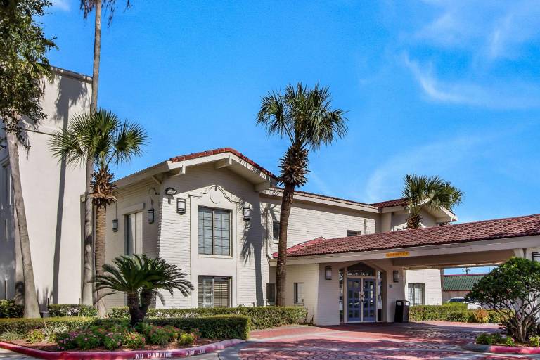Motel 6 Baytown, TX - Garth Rd — photo 2