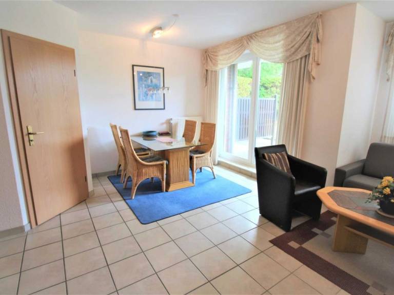 OAS 02 Ferienapartment mit Tiefgaragenstellplatz HT