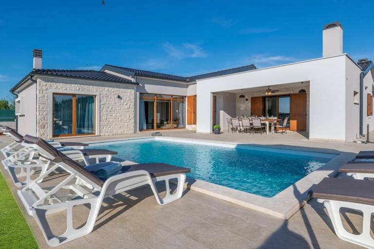 Casa Peroj