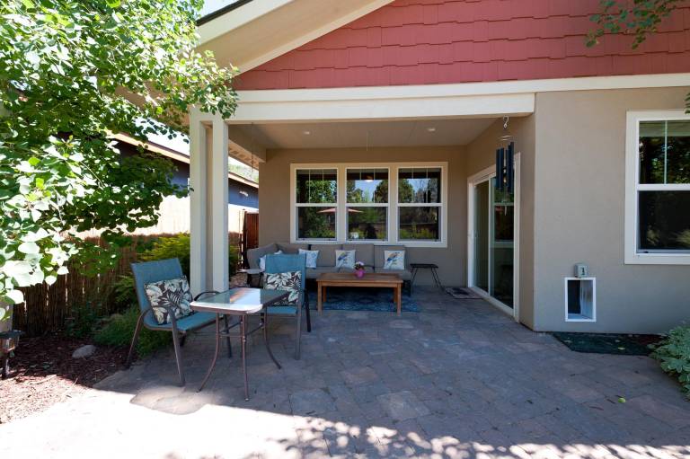 Modern Home 2 Miles from Downtown DGO - Pet Friendly - Fenced Yard (30 Day) — photo 2