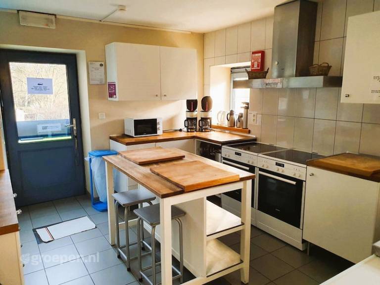 Fully equipped pleasant vacation home with patio & yard | Pets are welcome — photo 4