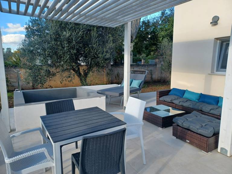 Casa Favolosa: Up to 4 guests, private hot tub & terrace among olive trees near the sea in Nardò