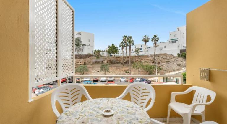 Rental apartment with pool & yard in Adeje