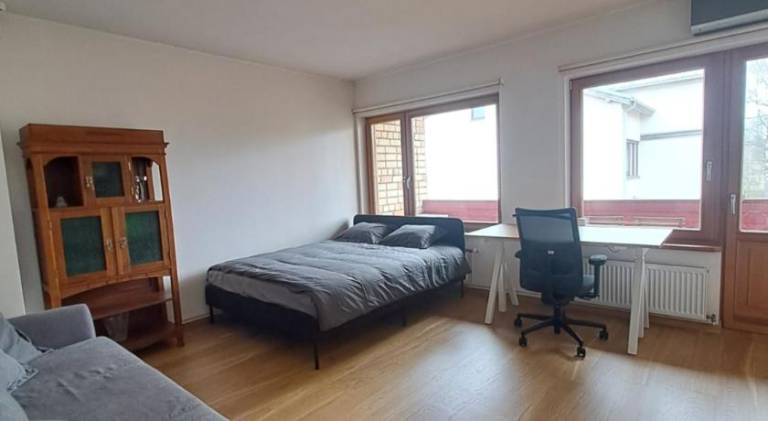 Cozy apt - 100m beach, AC, workstation, backyard — photo 2