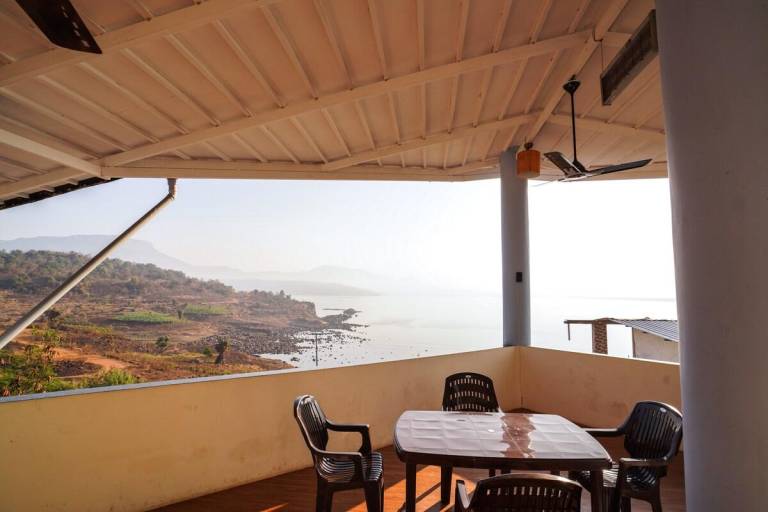 Wonderful villa with yard, pool & BBQ | Water view | Suitable for remote work | Pets allowed — photo 4