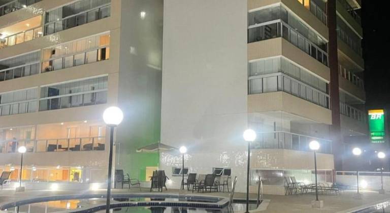Apartment with pool, barbeque & garden — photo 3