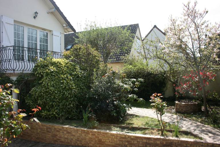House with garden & barbecue | Garden view — photo 4