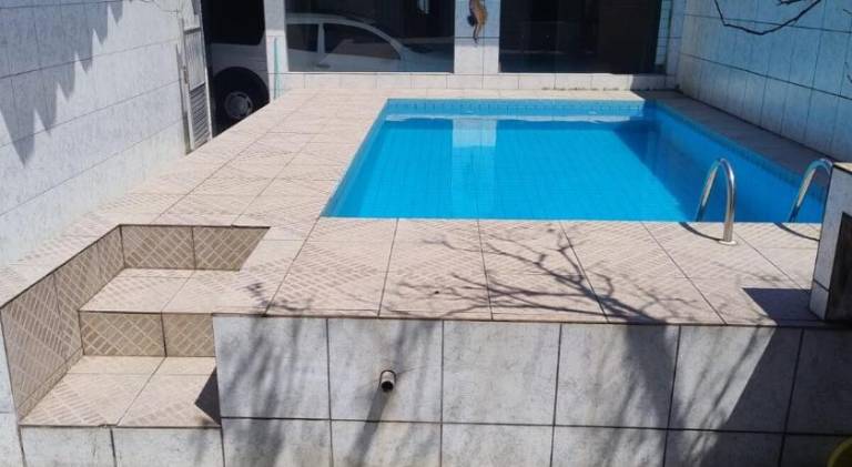 House with pool — photo 3