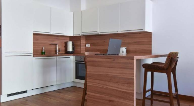Serviced apartment with patio, pool & yard — photo 5