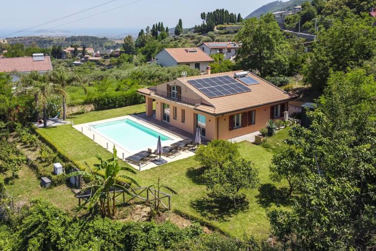 Children-friendly big villa with jacuzzi, garden & grill | Suitable for remote work | Pet-friendly — photo 3