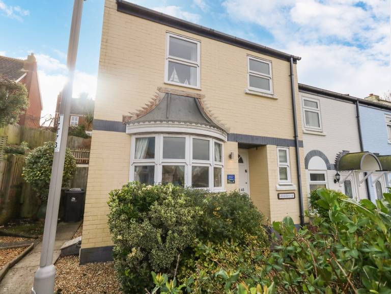 Cottage with terrace & garden | Beach view in Weymouth