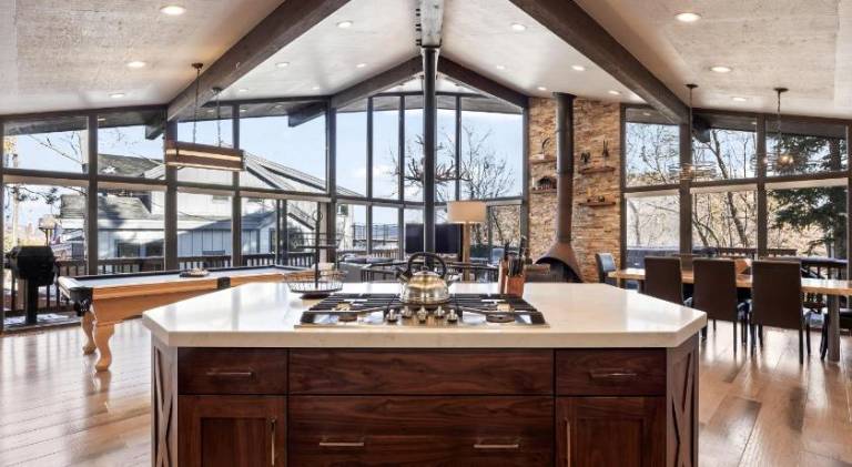 Ski In and Out, Short Walk or Drive to Ski and Bike Access, Private Hot Tub, Sleeps 6 — photo 4