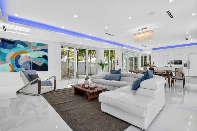 Villa Solara by Rove Travel With Pool & Balcony