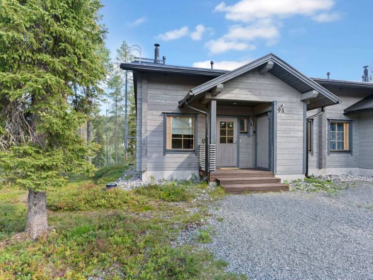 House with patio — photo 2