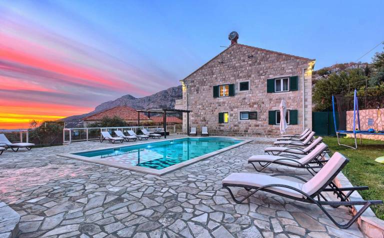 Villa Pave Hilltop - six bedroom, pool, jacuzzi, for up to 16 by MyWaycation — photo 2