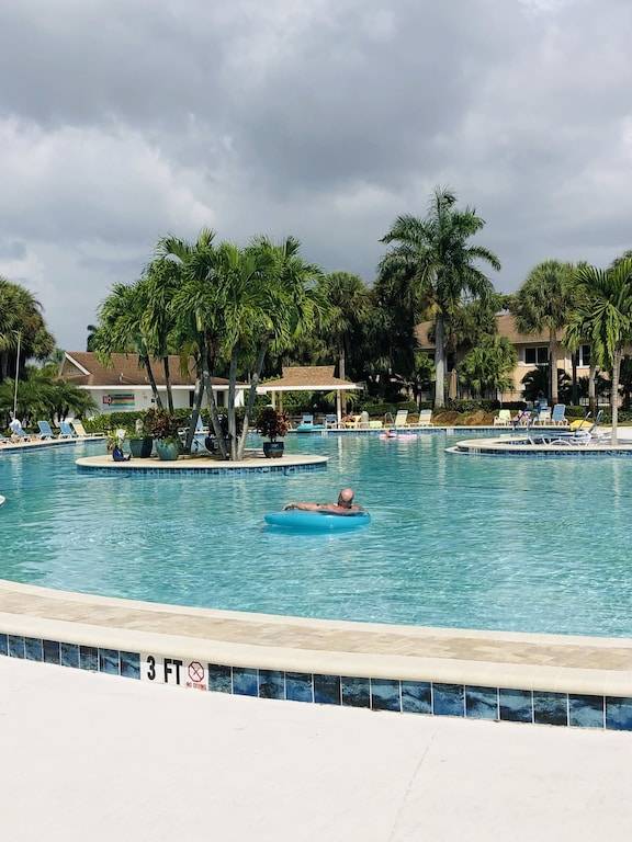 Condo  Naples