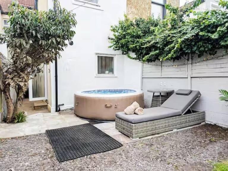 Central 3BR Home with Hot Tub Sleeps 10 — photo 3