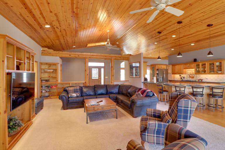 Patio & Forest View: Peaceful Show Low Home — photo 3