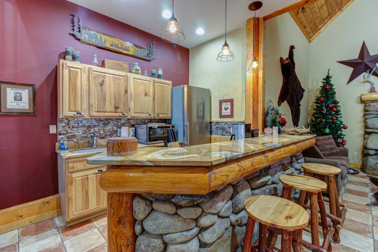 Near Dtwn! Multi-Level Pigeon Forge Cabin w/ Pool — photo 3